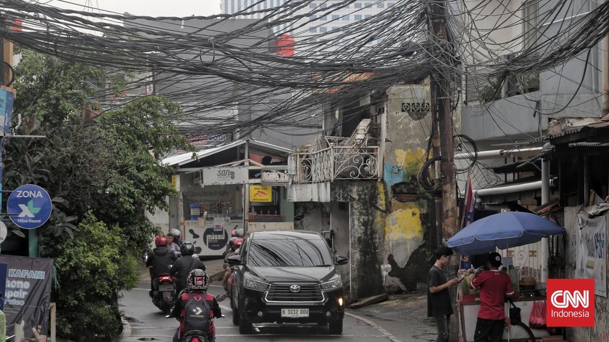 kabel-utilitas-semrawut-di-tegal-parang-1747816566564_169.jpeg