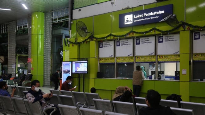 6200fad036555-loket-pembatan-tiket-kereta-api_665_374.jpg