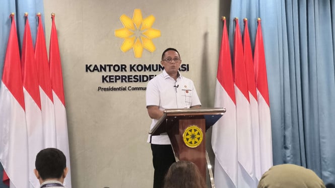 6894346776e14-kepala-pco-hasan-nasbi-di-kantor-pco-jakarta-pusat_665_374.jpg